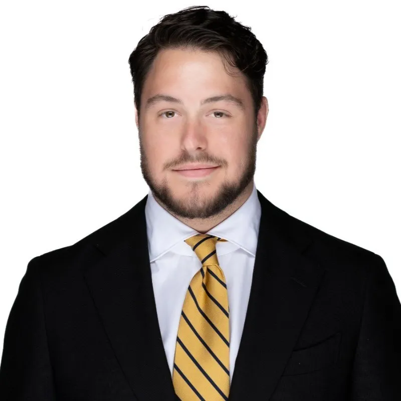 Professional man in a suit and tie, representing the innovative time management solutions of PunchPro.